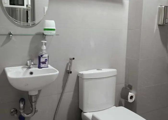 Apartment Downtown Makati Malls And Bars At Your Doorsteps *
