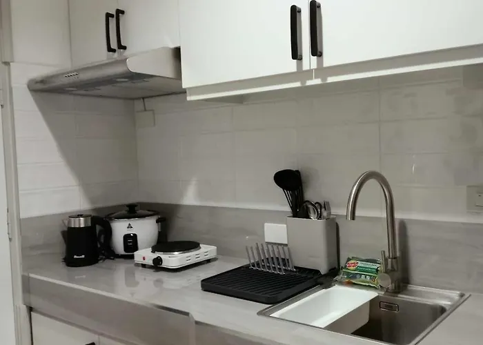 Apartment Downtown Makati Malls And Bars At Your Doorsteps *