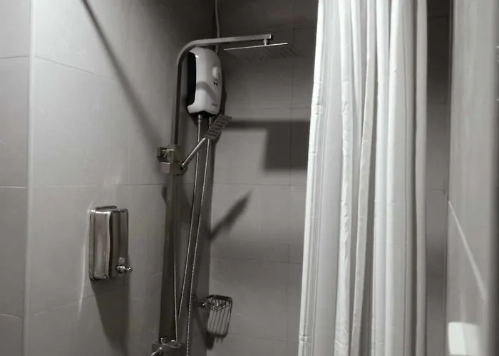 Downtown Makati Malls And Bars At Your Doorsteps Apartment Manila